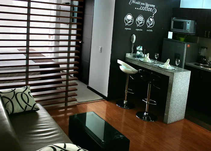 Hotel Regency Suites La Feria